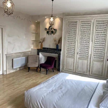 La Maison Du Bonheur Bed & Breakfast 3*